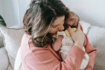 Comment calmer bébé qui pleure - Le blog Kaloo