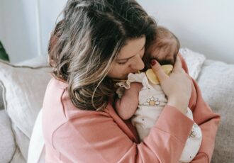 Comment calmer bébé qui pleure - Le blog Kaloo