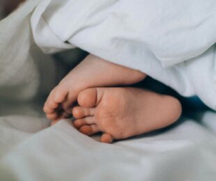 Bébé pleure pour dormir avec moi - Le Blog Kaloo