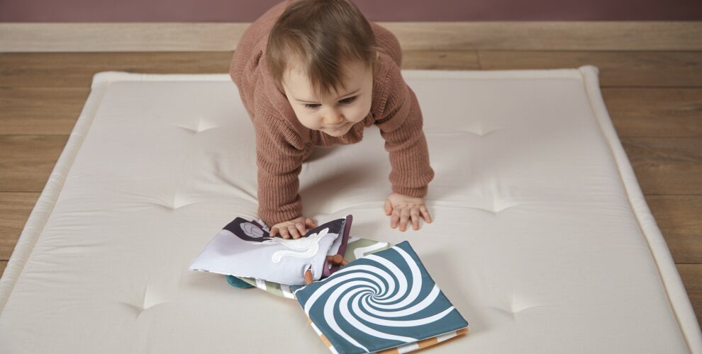 Quels jeux pour stimuler la vue de bébé ? - Le blog Kaloo